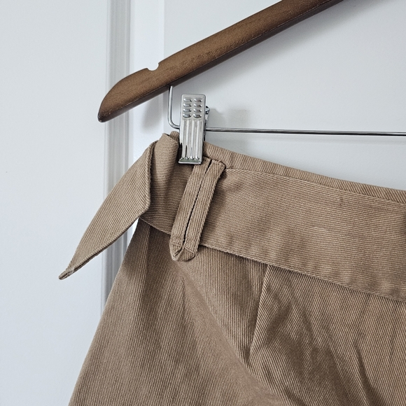 High Waist Pleated Tan Women Shorts Size 10 - Picture 8 of 11